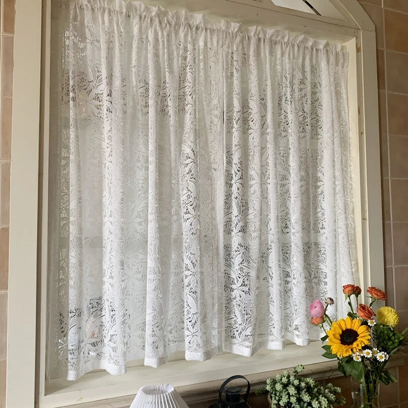 rideau blanc broderie florale translucide classique rubans pompons cuisine caféextérieur