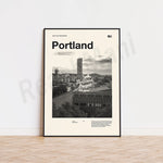Image noir et blanc d'un paysage urbain de Portland, dans l'Oregon, avec des gratte-ciel et l'enseigne emblématique "Portland, Oregon" au premier plan.