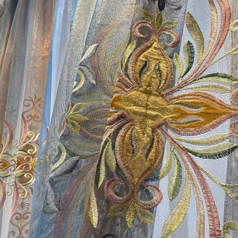 rideau translucide broderie florale élégant blanc bleu salon chambre fenêtre maison classique