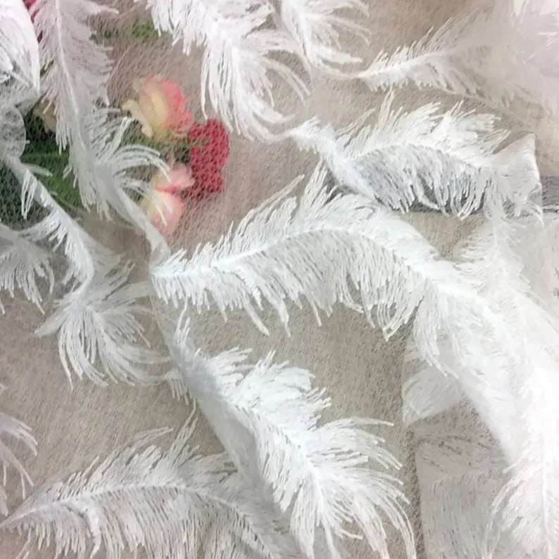tissu dentelle plumes blanc noir transparent élégant festif décoration robe tutu mariage