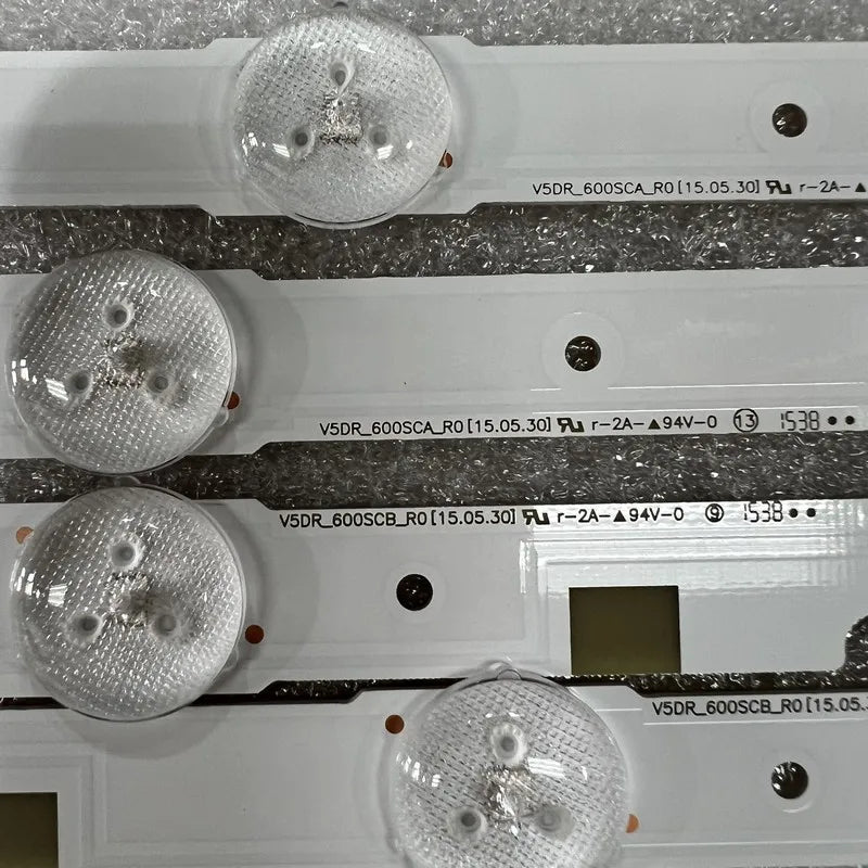 bandes led blanc doré modernes technologiques boutons fixation connecteurs électriques aluminium
