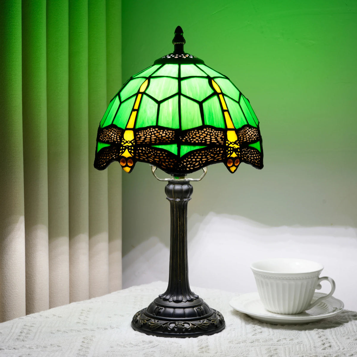 lampe table tiffany verre vert noir jaune libellules motif opalescent moderne chambre salon