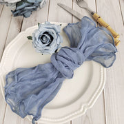 serviettes table decoration tissu froissé bleu pastel blanc roses artificielles romantique echangement rustic chic