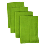 Quatre serviettes en textile de couleur verte brillante et unie sont empilées et présentées dans cette image.