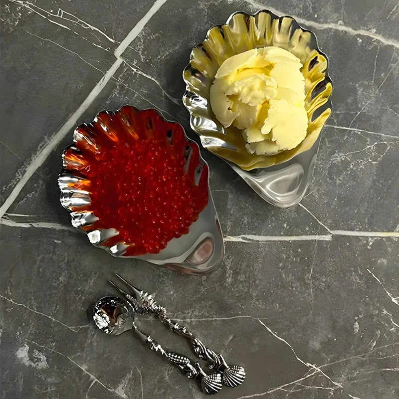 assiette coquille nacre argentée caviar bougie décoration table élégante cheese dessert snack fruit plate
