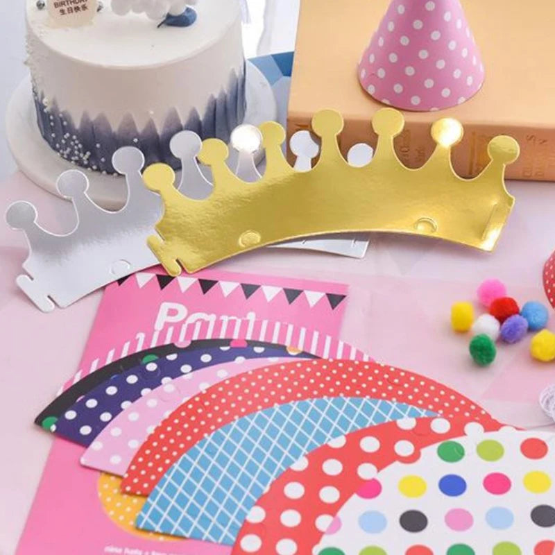 chapeaux fête anniversaire pois rayures motifs géométriques noir blanc rose rouge jaune bleu festive