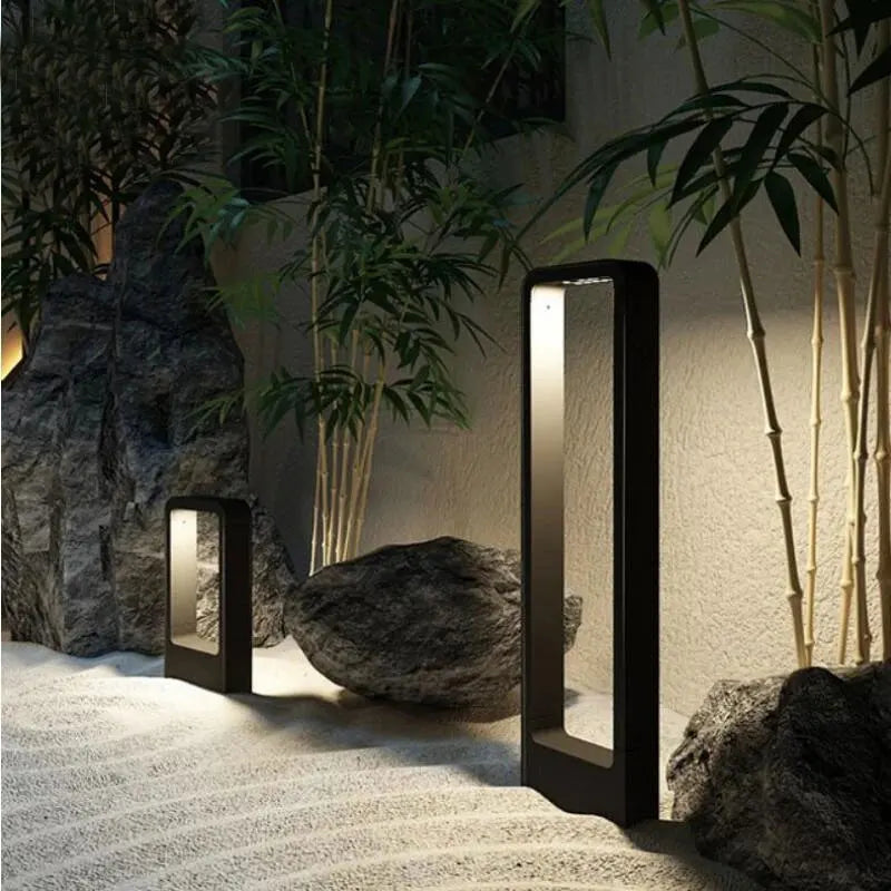 lampe led solaire moderne noire ip65 waterproof éclairage extérieur autonomie fixations inclusées