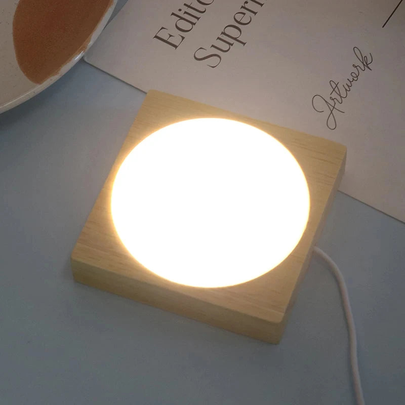 veilleuse led moderne base carrée bois naturel 10 cm câble usb interrupteur lumière blanche