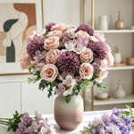 bouquet fleurs artificielles soie moderne blanc rose clair violet intérieur décoration anniversaire mariage table