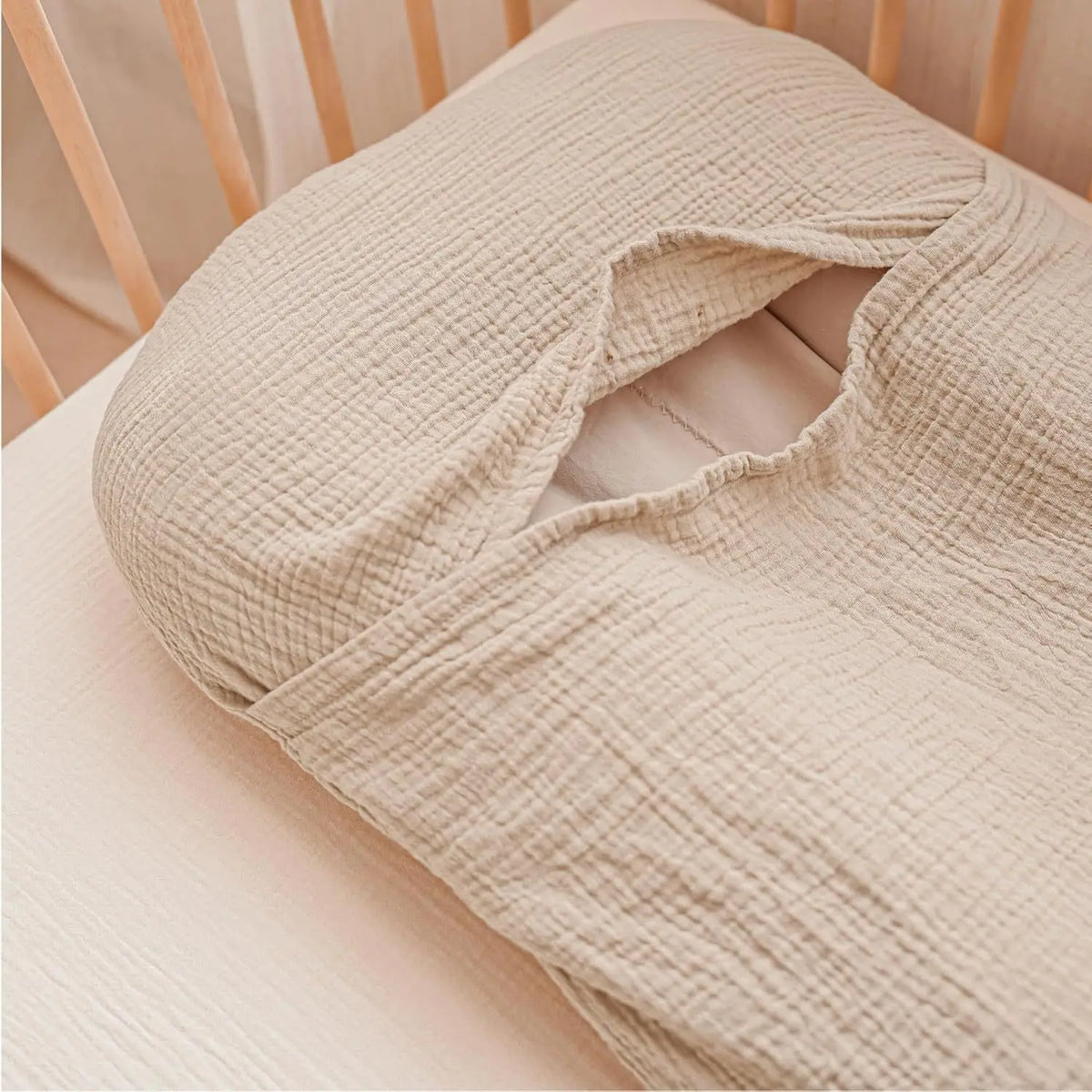 coussin bébé coton texture moderne beige clair doux respirant poignée 80x55cm