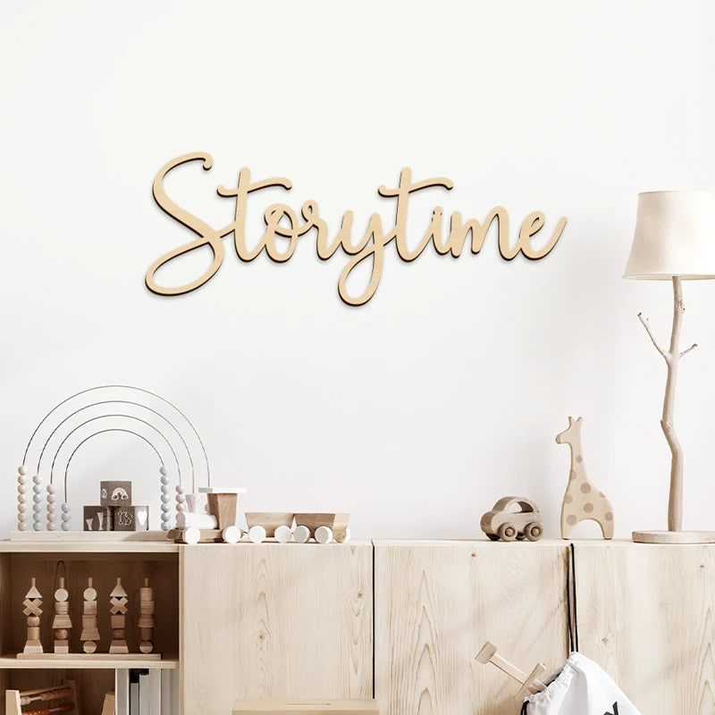 lettres suspendues bois naturel écriture cursive chambre enfant deco mur moderne