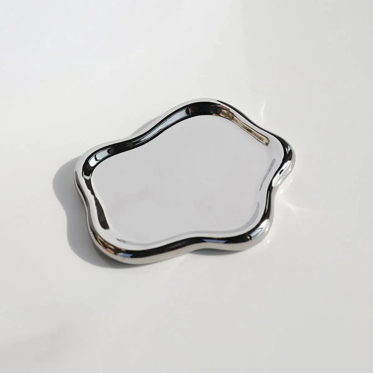 support bijoux argenté moderne plateau lisse brillant rangement clés ornement