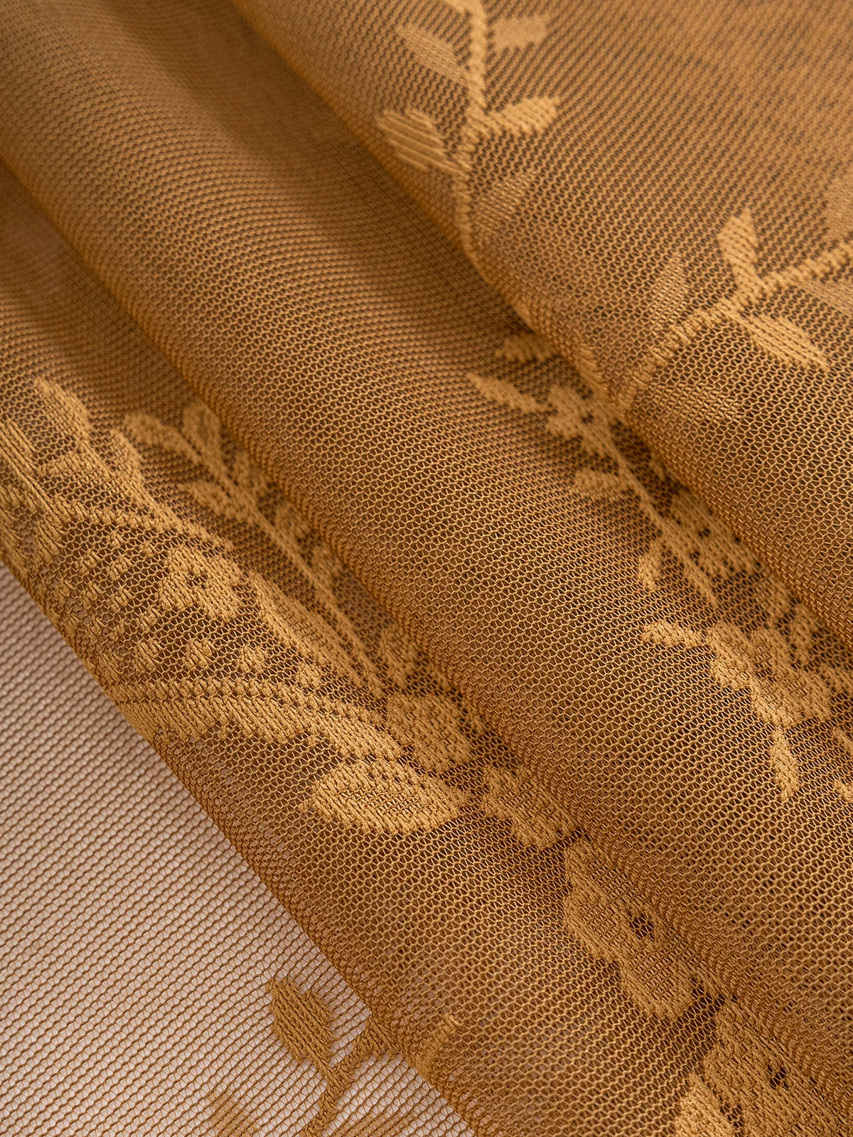 rideau floral semi transparent classique brodé fleurs beige clair salon décoration intérieure polyester