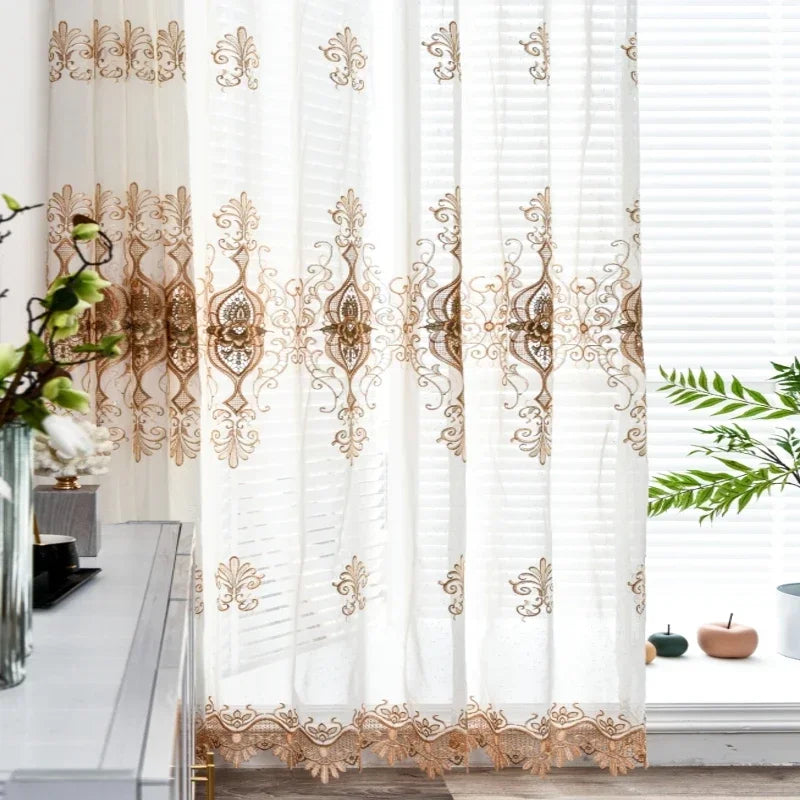 rideau tulle blanc doré brodé floral fin transparent élégant fenêtre