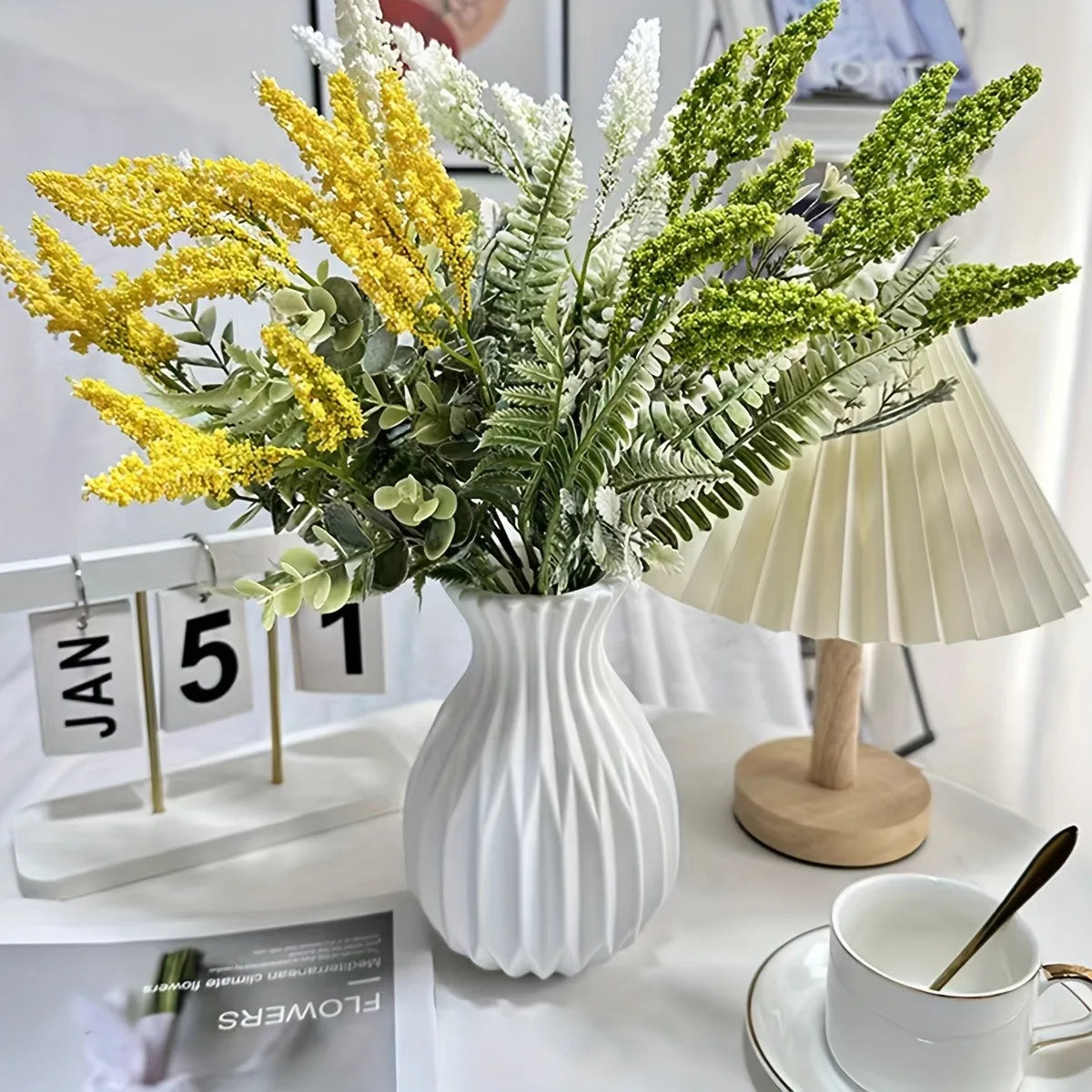 vase décoratif moderne blanc noir gris rouge vert rayures verticales opacité