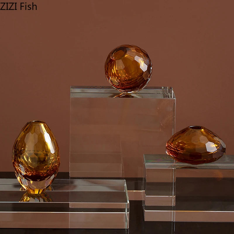 Détail de la texture du vase en verre hexagonal