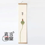 toile suspendue fleurs lotus art traditionnel beige clair rose verte noire rouge insectes texte