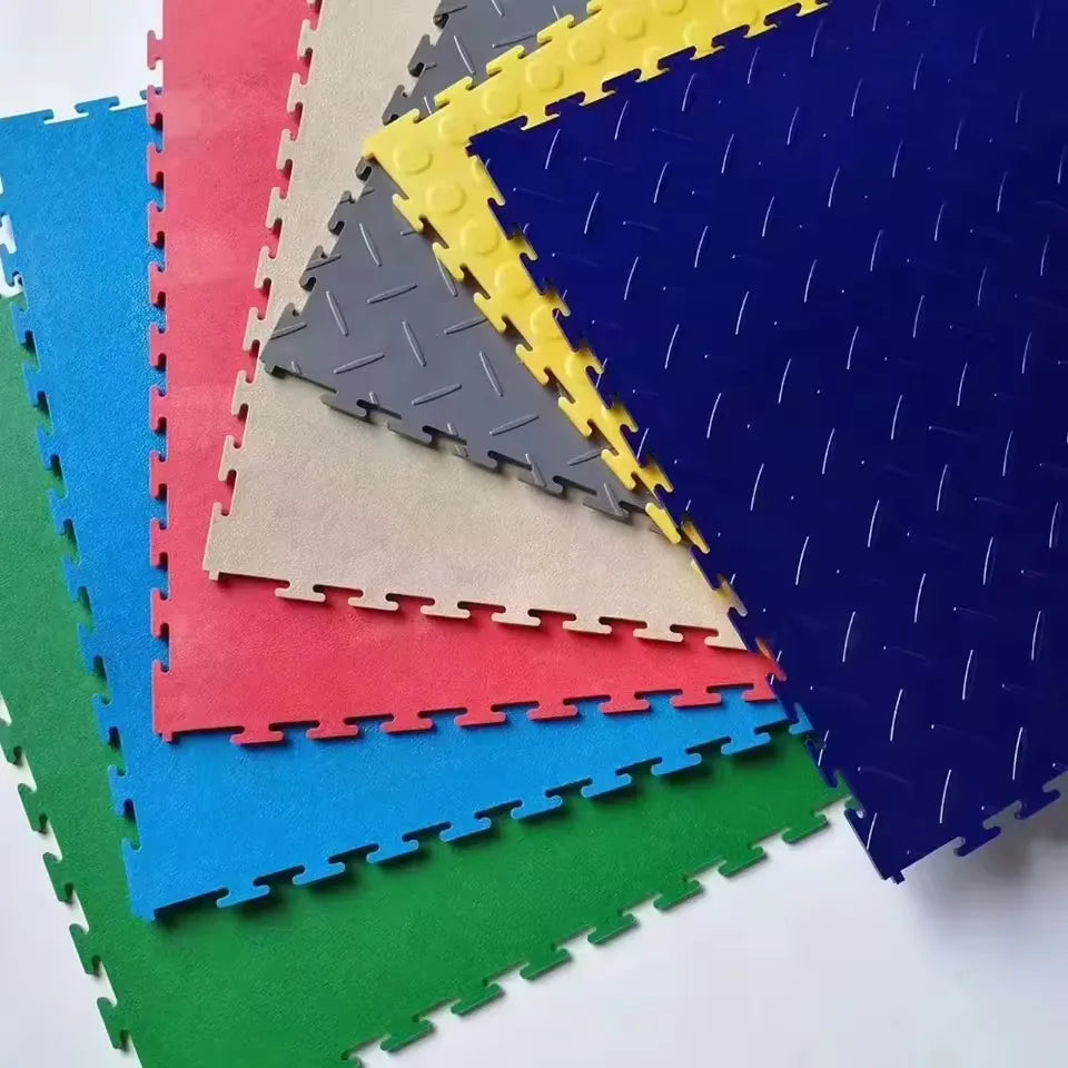 tapis sol modulaires antidérapants carreaux géométriques rouge gris bleu jaune vert modernes imperméables résistants