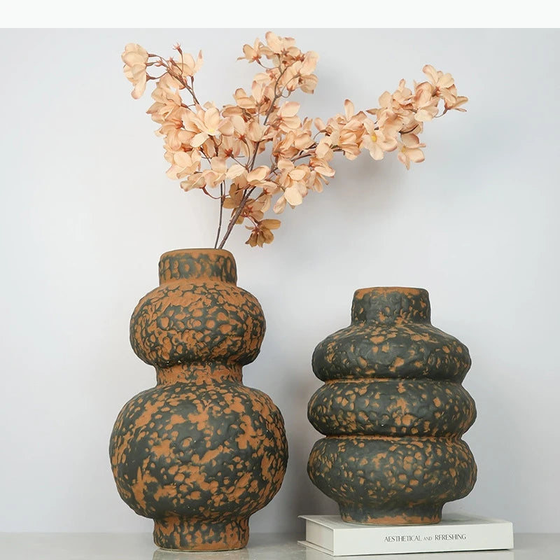 vase céramique brun orange texturé moderne arrangement fleurs séchées décoration table unique sculptural