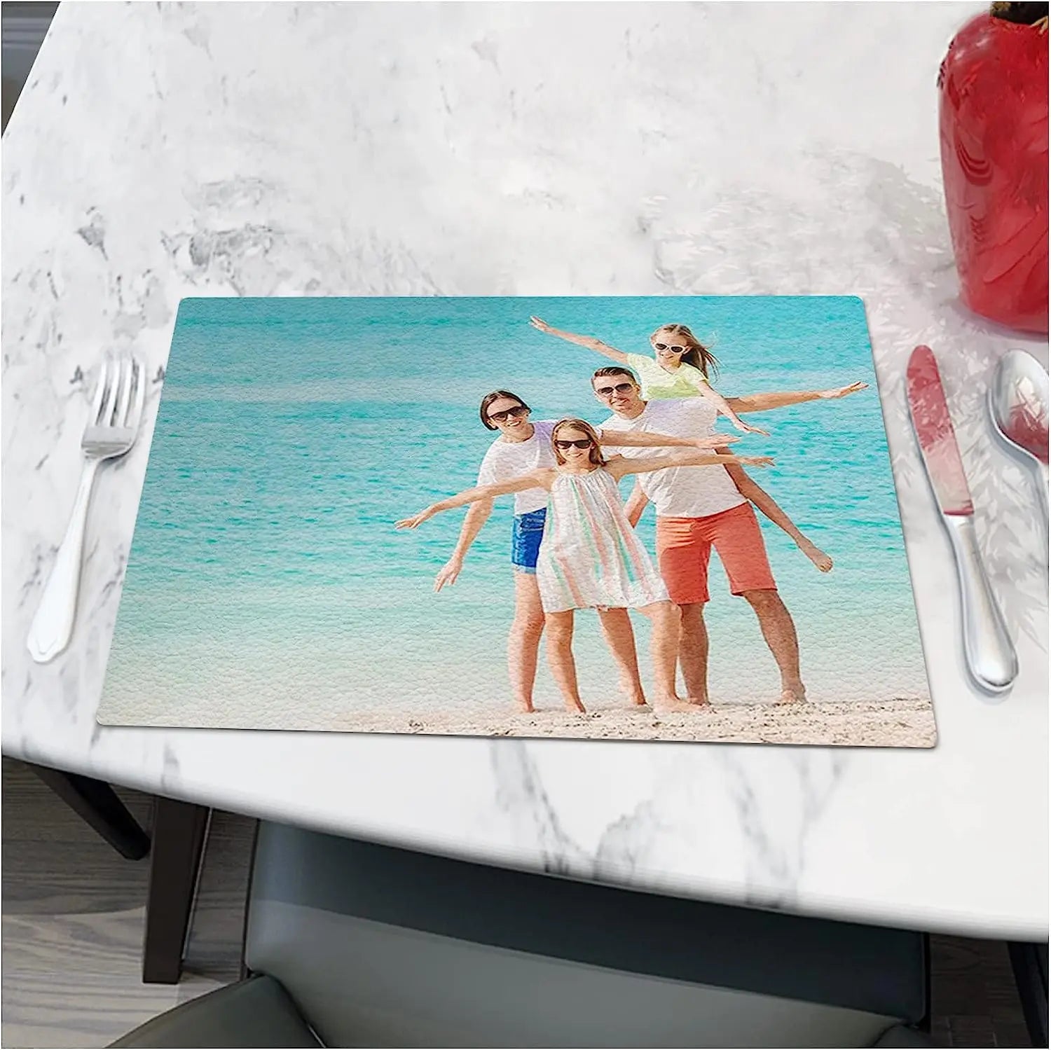 Set de table blanc élégant sur une table basse