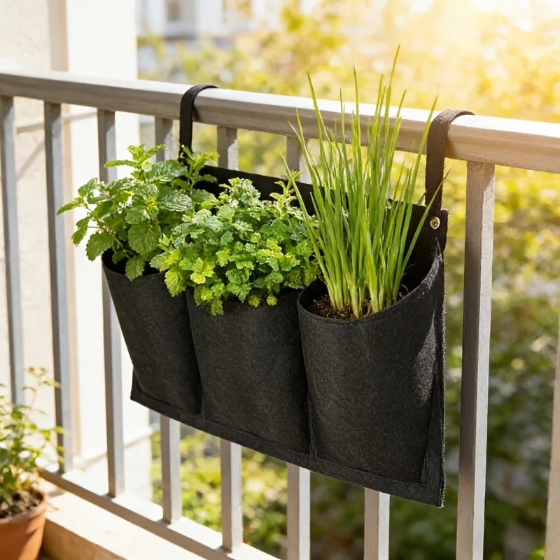 pochette suspendue pots intégrés herbes aromatiques succulentes fleurs tissu texturé rustique jardinage balcon