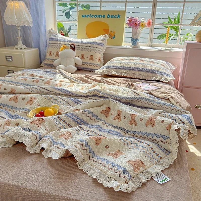 litre couverture fleurs romantique gris rouge blanc dentelle bordure chambre fille