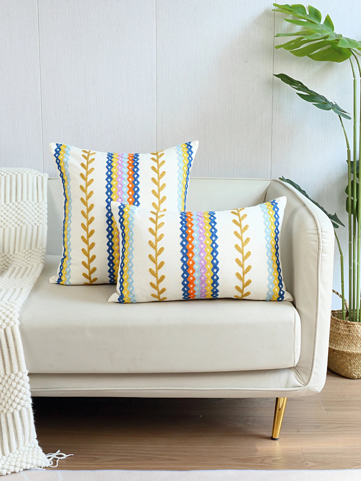 oreiller décoratif brodé feuilles dorées moderne coussin polyester rayures horizontales blanc