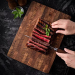 planches découper bois teck durable élégante cuisine préparation aliments rectangle marron clair herbes bol