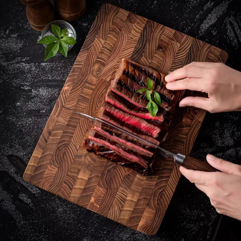 planches découper bois teck durable élégante cuisine préparation aliments rectangle marron clair herbes bol
