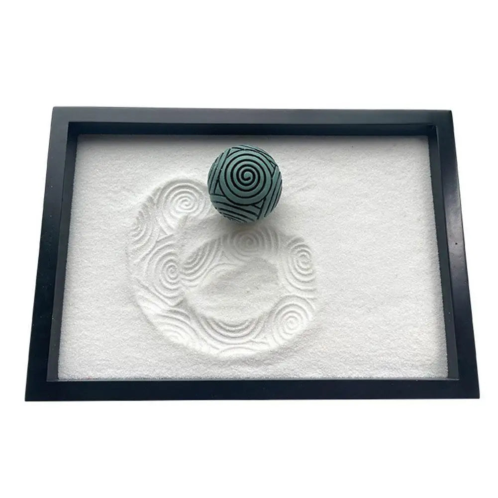 boules décoratives motif gravé spirales lignes horizontales support bois salon entrée table basse