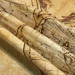 tapisserie vintage carte monde détails historiques beige marron noir rectangle