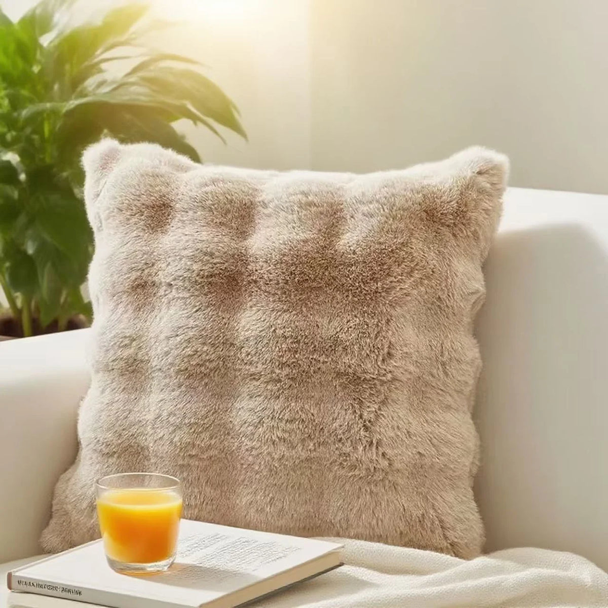 housse coussin carrée fausse fourrure polyester coton rayures horizontales teint uni beige gris rose