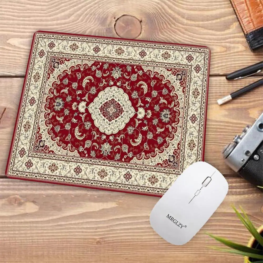 tapis souris caoutchouc rouge ornements floraux bordure ornée adhésif durable traditionnel motifs géométriques