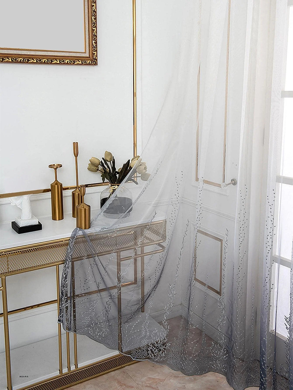 rideau voilage blanc gris dégradé motifs floraux tissu texturé translucide élégant moderne tringle dorée
