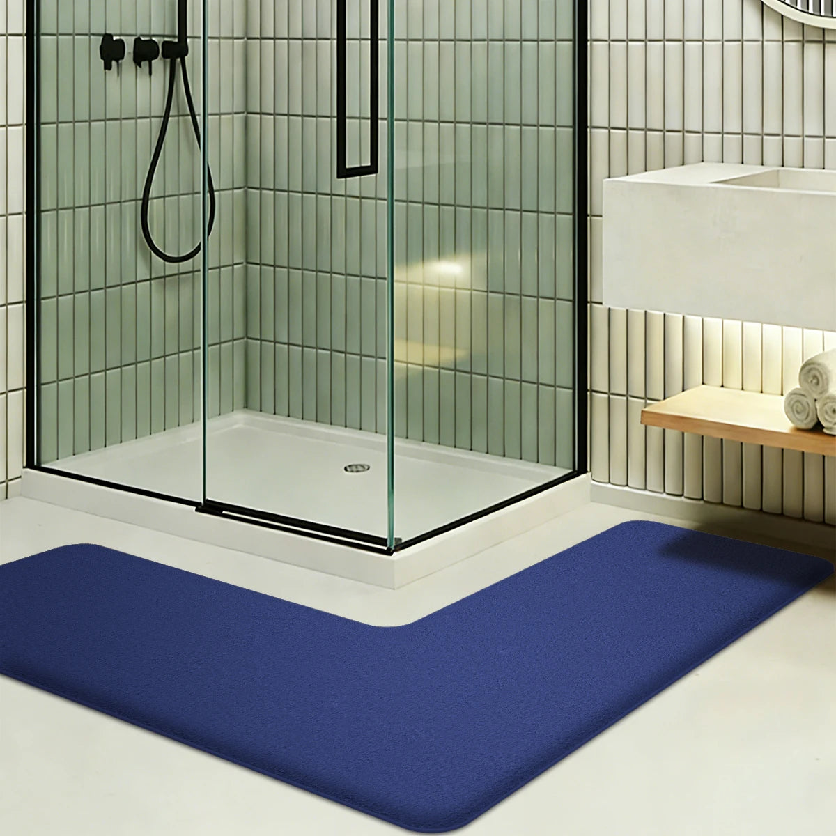 tapis bain gris moderne points noirs fond blanc doublure moelleuse taille 150x75cm