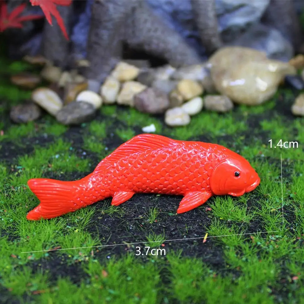 décoration intérieure poisson koi résine rouge blanc bleu points noirs réaliste maison