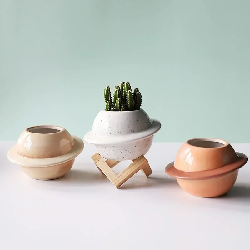 Cache-pot Groot avec une plante verte