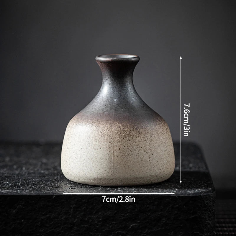 vase decoratif moderne minimaliste beige brun foncé texture grungy ombre douce decoration table fleur