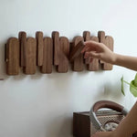 porte clés mural bois naturel moderne marron clair fixations adhésives sacs peluches hooks entrée