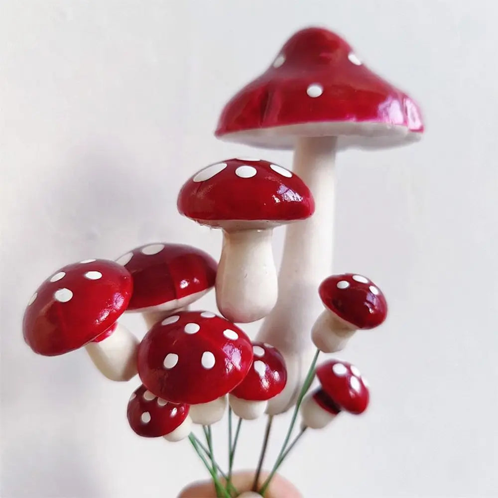 champignons artificiels rouges blancs décoration fête piques métalliques set six tailles différentes