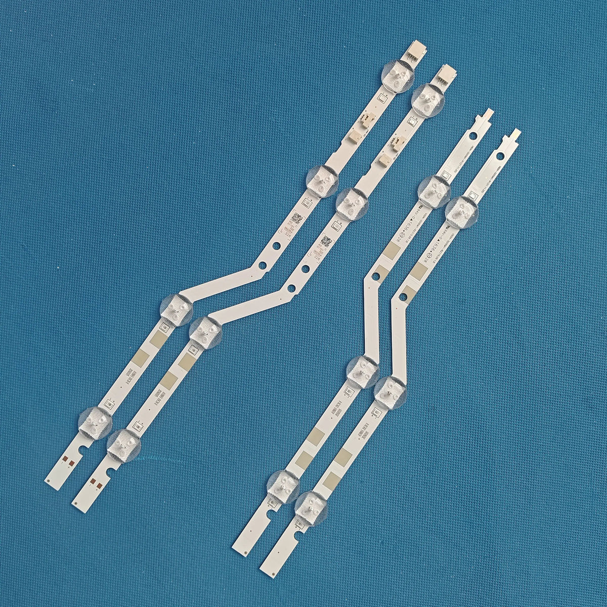 barre lumineuse led blanc moderne adhésif 620mm rectiligne lisse opaqué connecteurs électriques