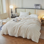 couverture polaire rayures horizontales beige moderne fixations rubans hiver maison qualité catégorie respirante