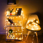 Guirlande étoile LED décorant une chambre avec ambiance chaleureuse
