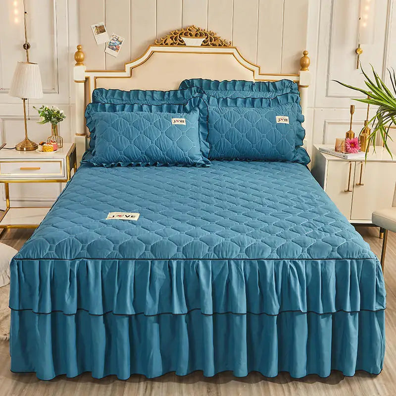 Housse de couette 180x200 avec jupe à volants en blanc sur un lit double