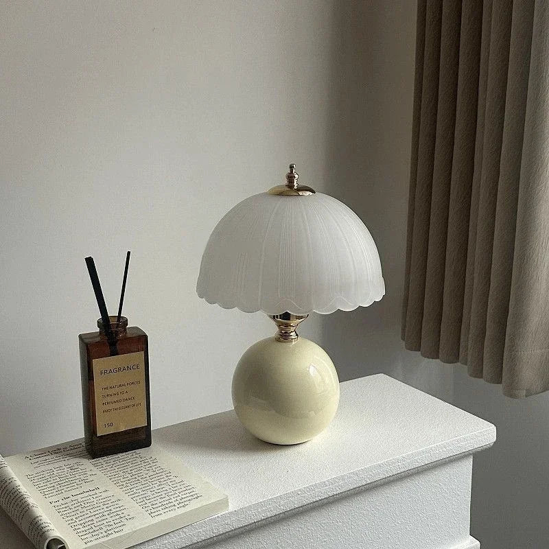 lampe table classique blanc crème texture ondulée flux lumineux led moderne chambre coucher usb