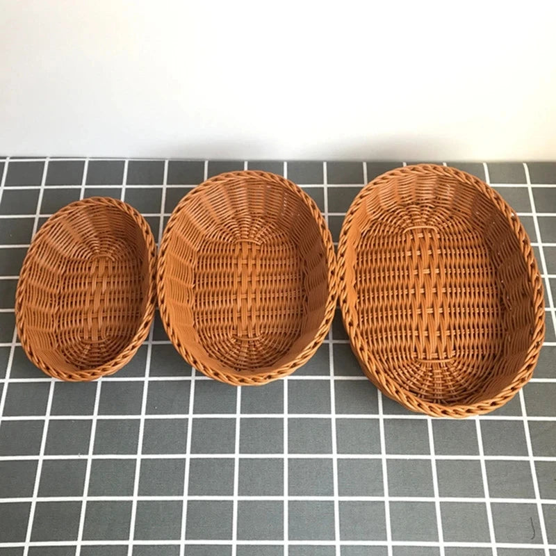 paniers rangement rotin tressé marron clair traditionnels réutilisables fourchettes bois décoration maison multifonctionnels