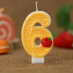 bougies numeriques jaune paillette pomme rouge anniversaire decoratif thème feuille verte paillettes dorées tringle