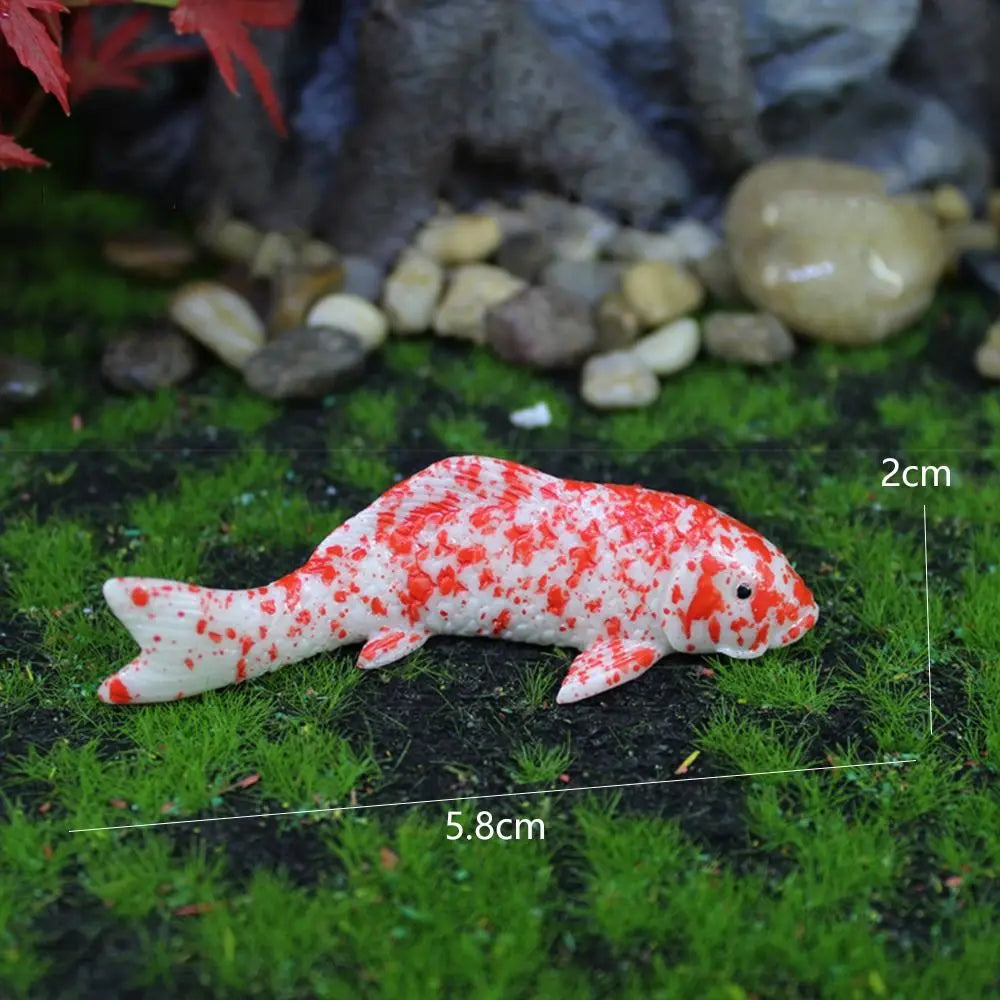 ornements poissons koi résine rouge orange bleu blanc réaliste decoration extérieure jardin statues diy