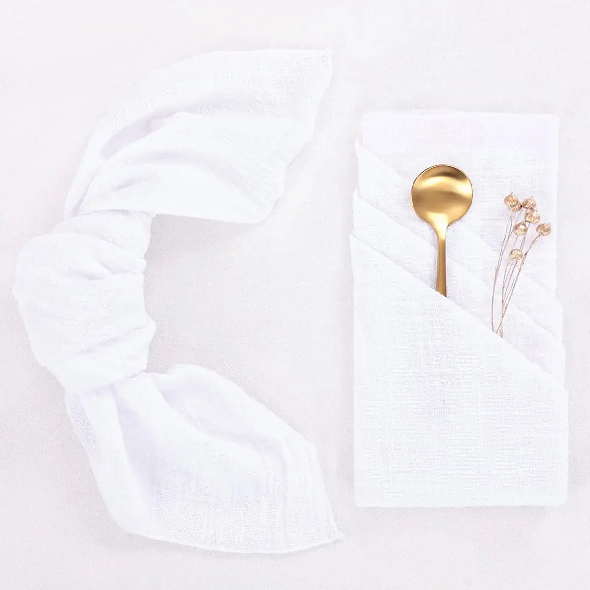 serviettes plissées coton marron rose bleu rouge minimalistes clips dorés mariage fête famille