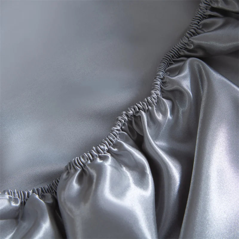 Drap-housse couleur unie bleu sur matelas